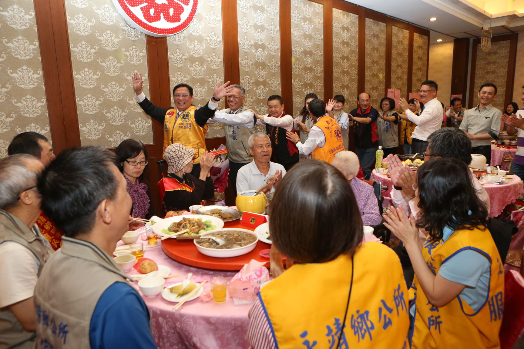 108年慶祝母親節暨模範農民與績優農情調查員表揚活動現場歡樂互動